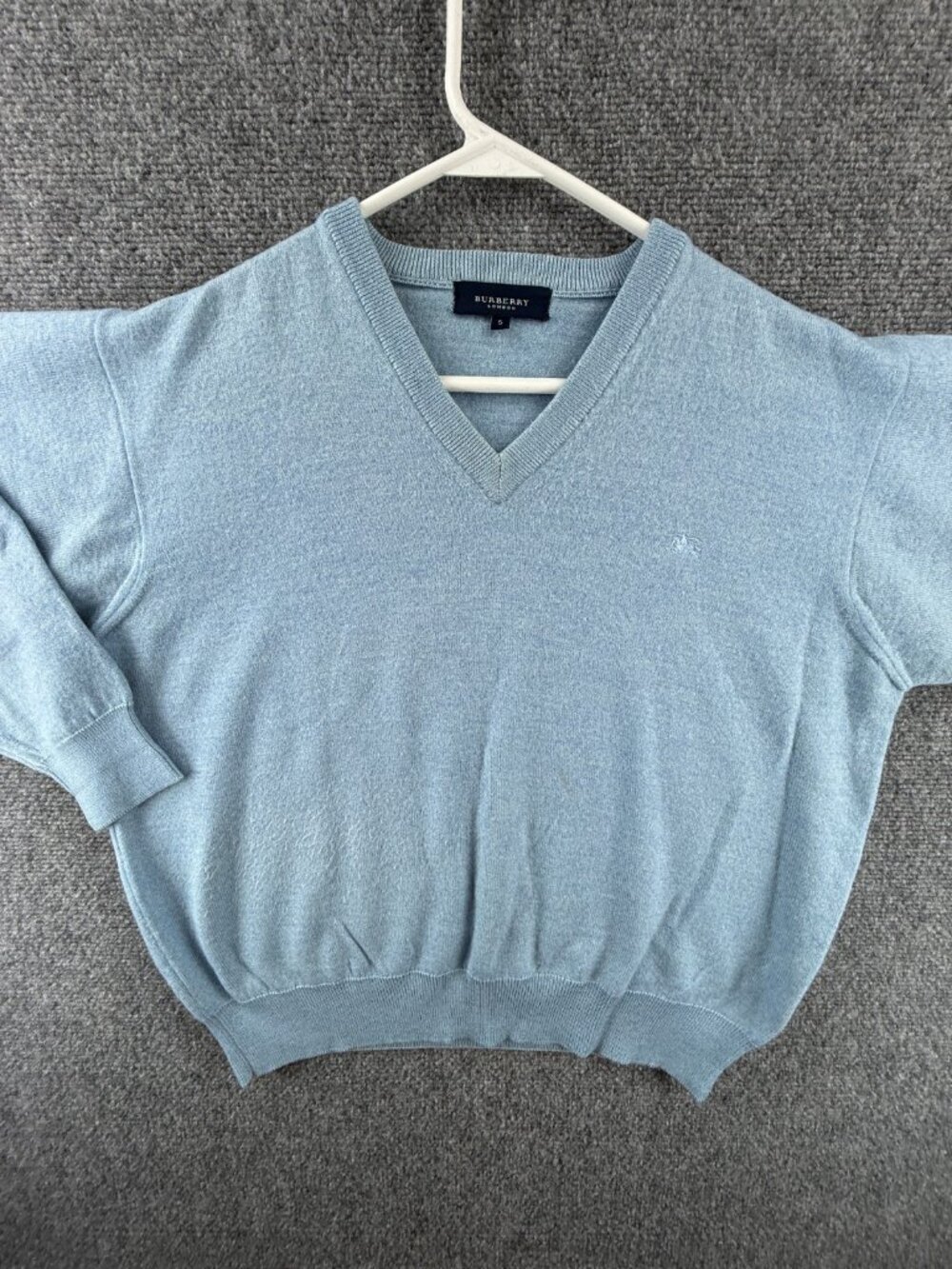 Burberry London RESING Size 5 V Neck Sweater Light Blue Soft Knit Wool Acrylic